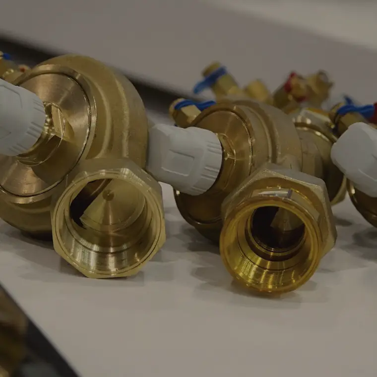 Assorted scrap brass fittings, valves and cast components